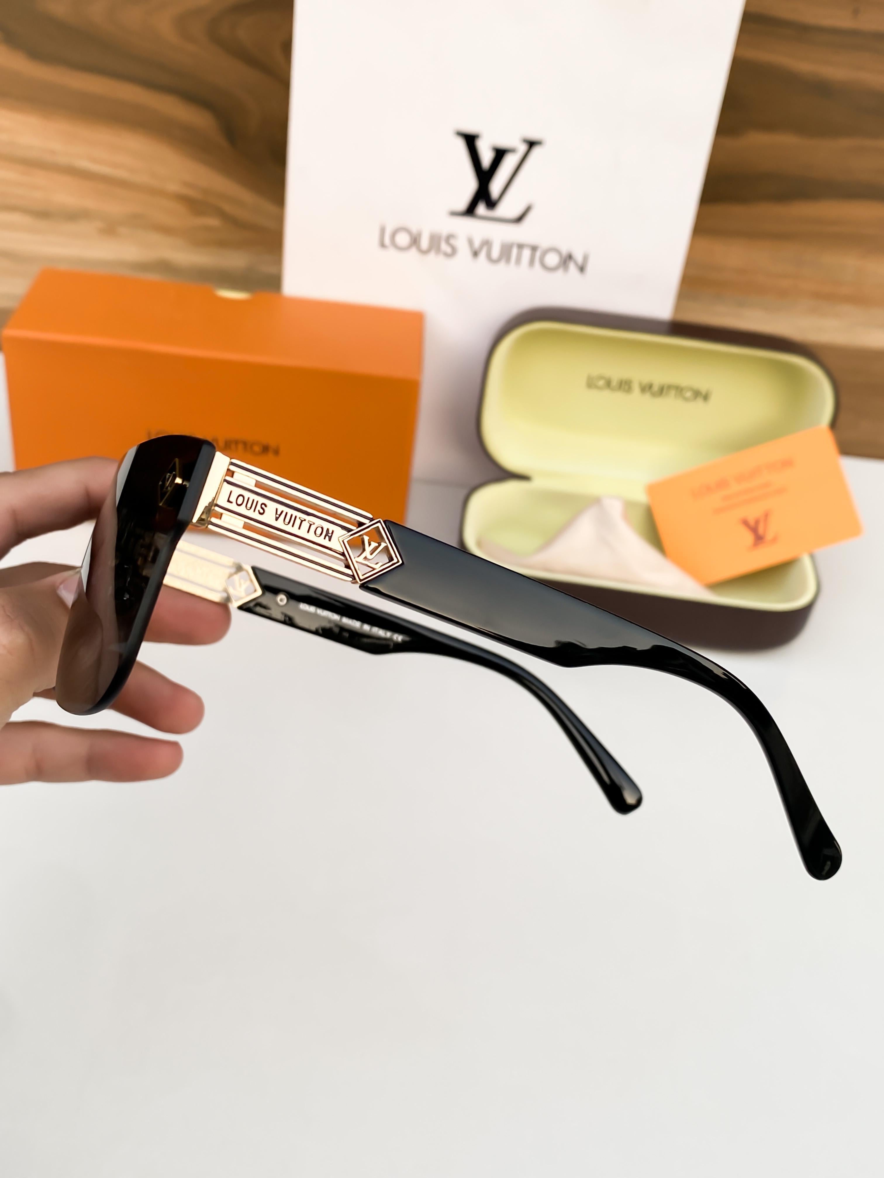 LO_UIS Vuitton gold black 68025