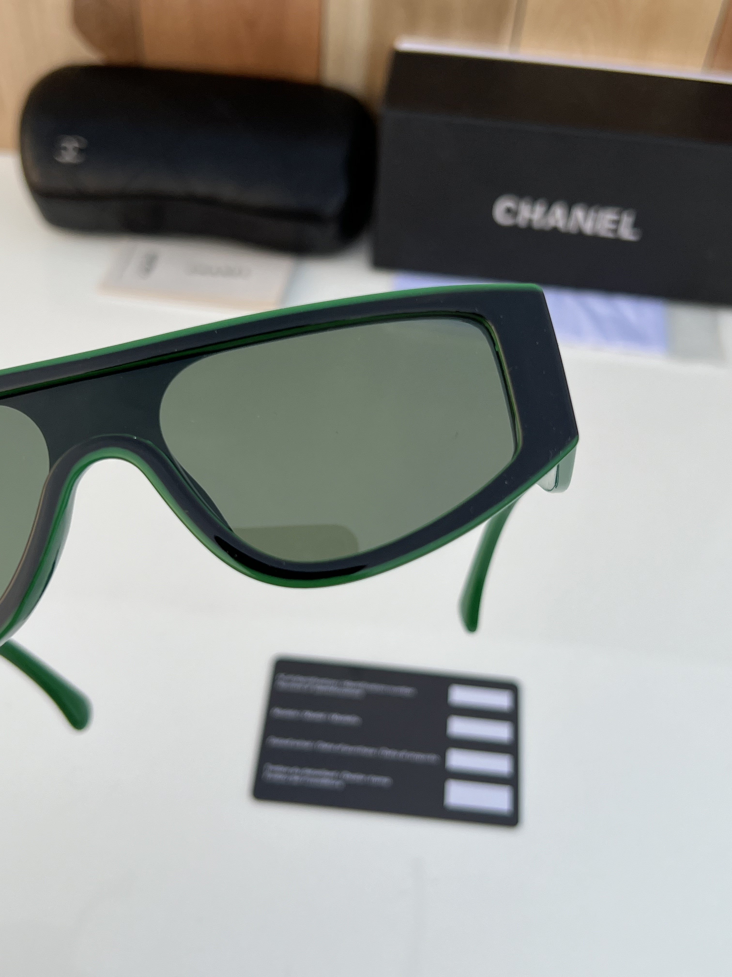 Cha_nel_1001_green_black