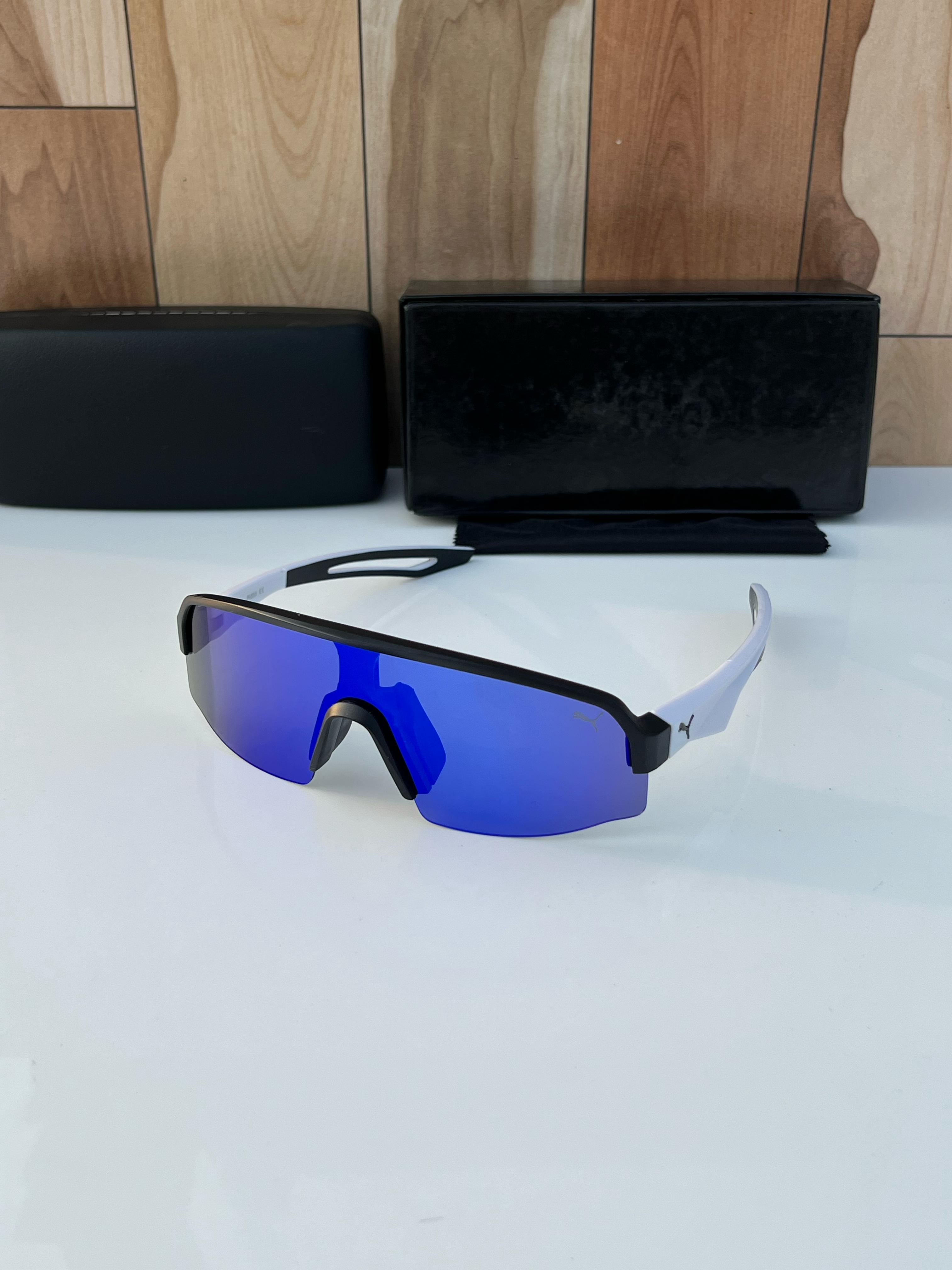 P_um_a 4943 black white blue A