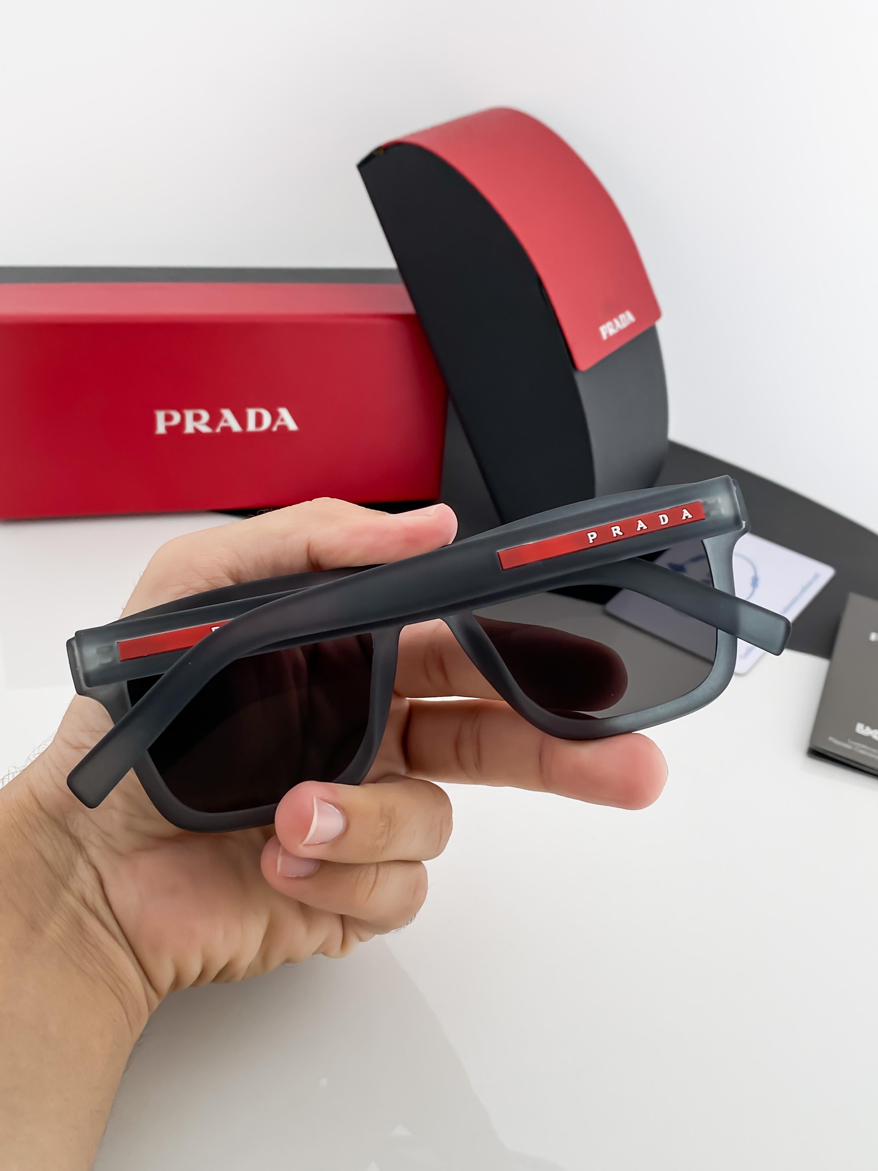 PR_AD_A GREY BLACK 3835 B