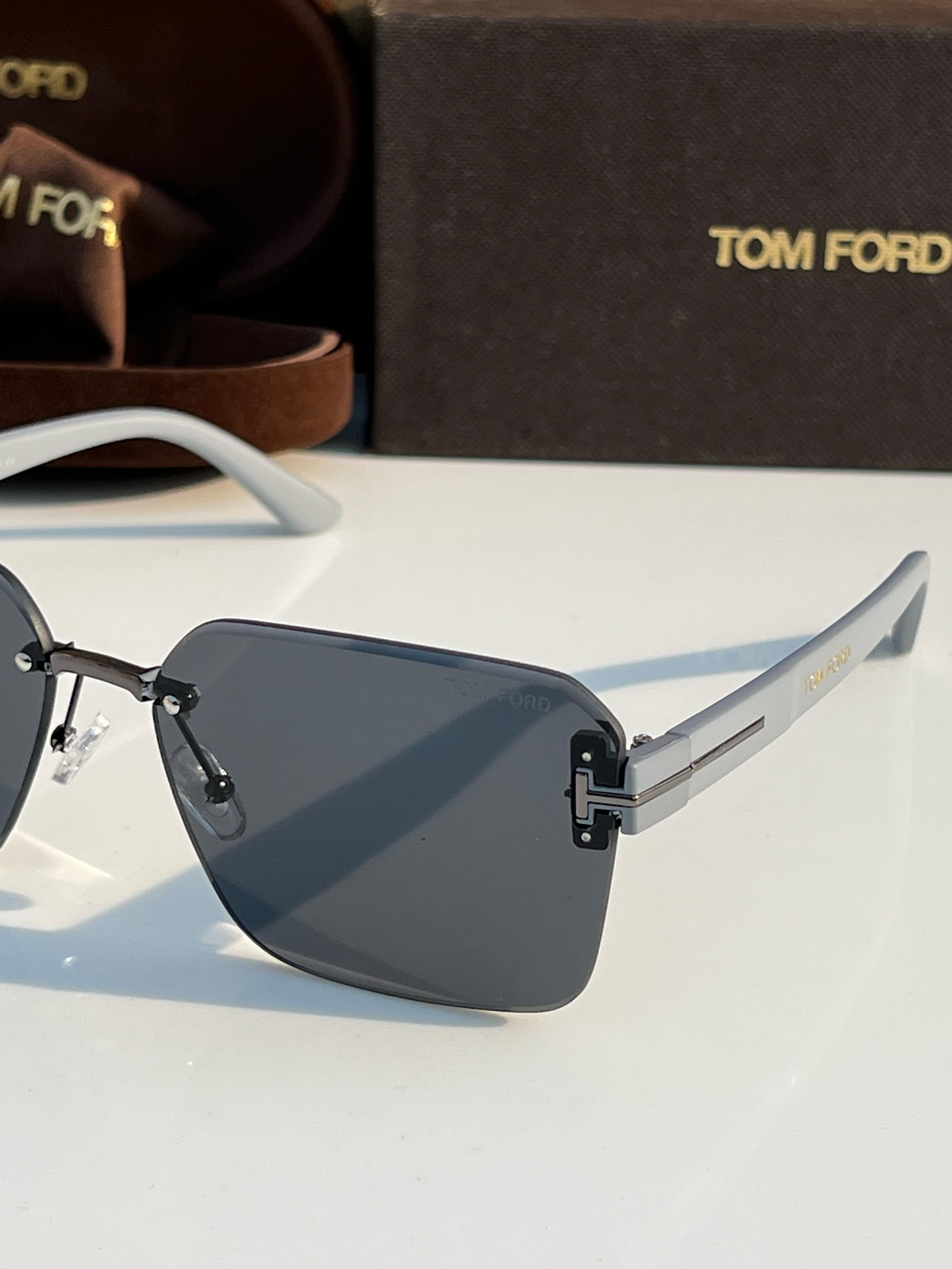 To_m_ford 18300 grey black A