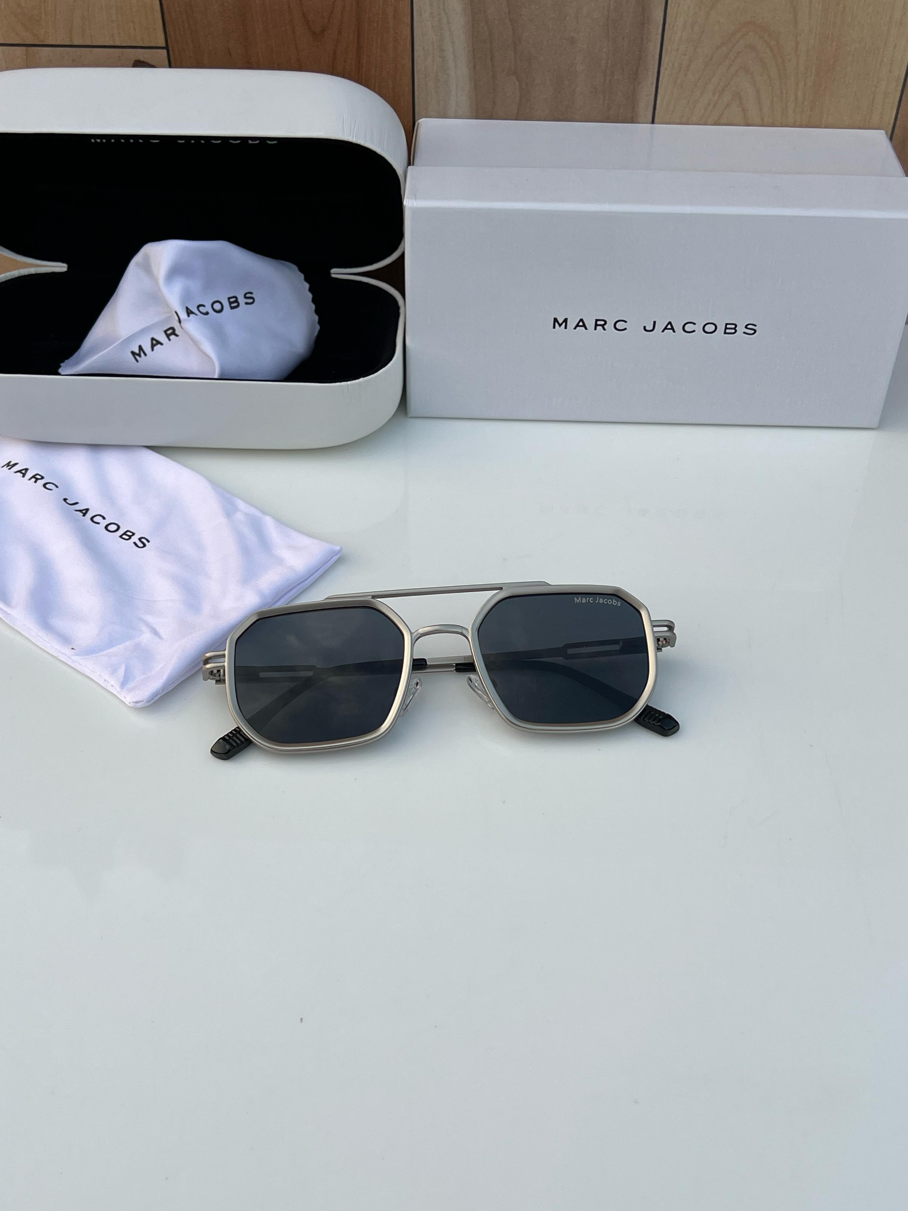 Mar  518 silver black A