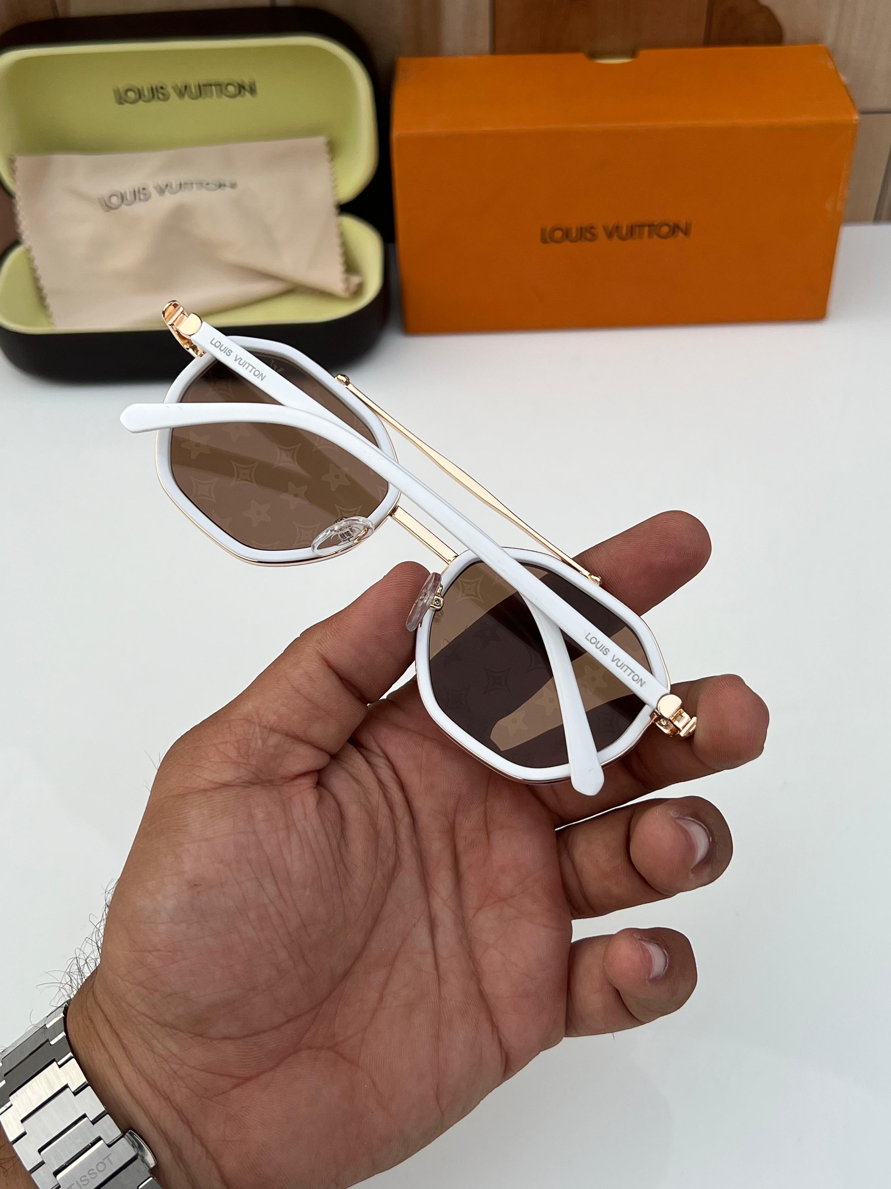 Lou  98336 white brown A