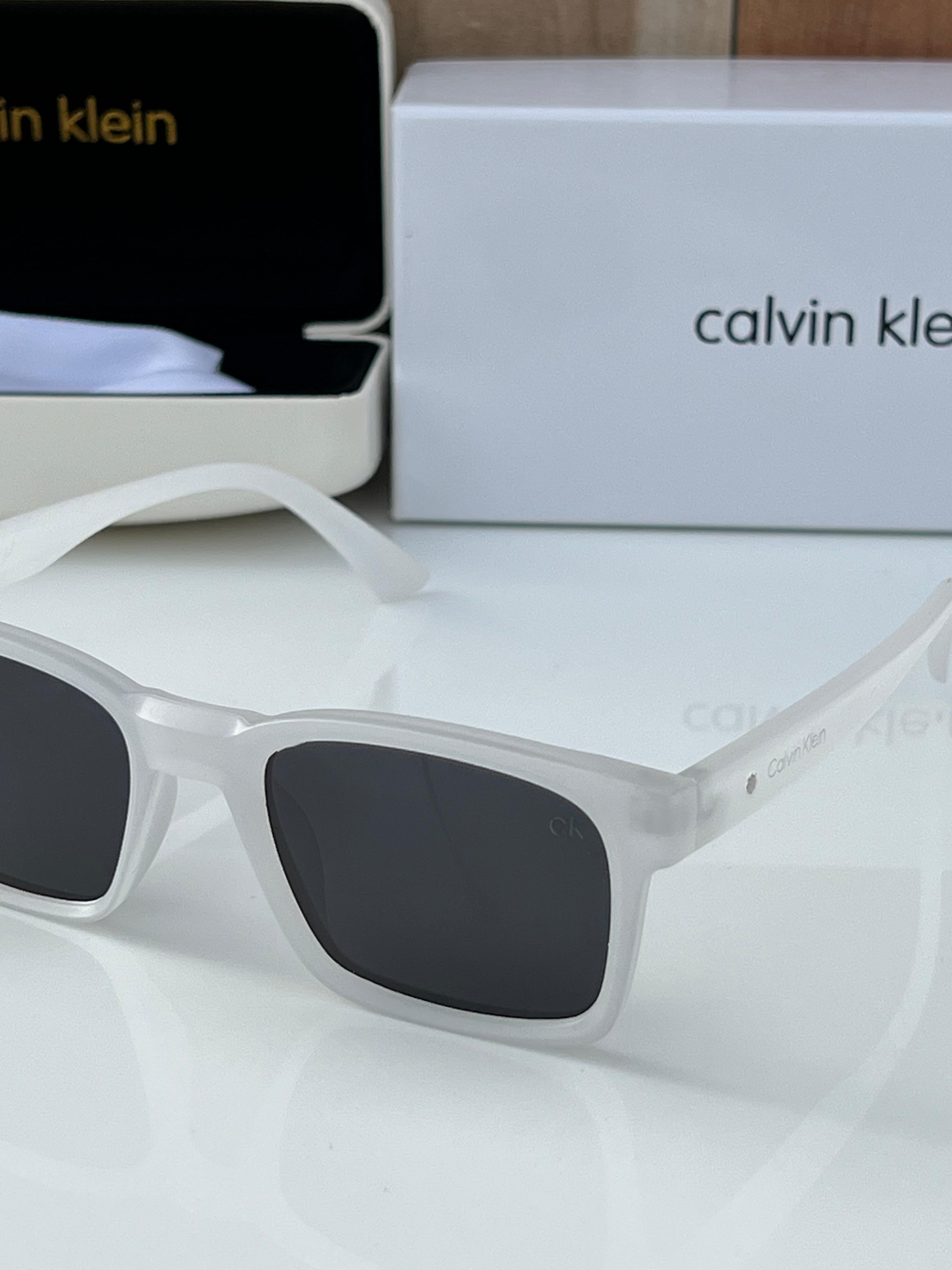 CaL Y10 white black A