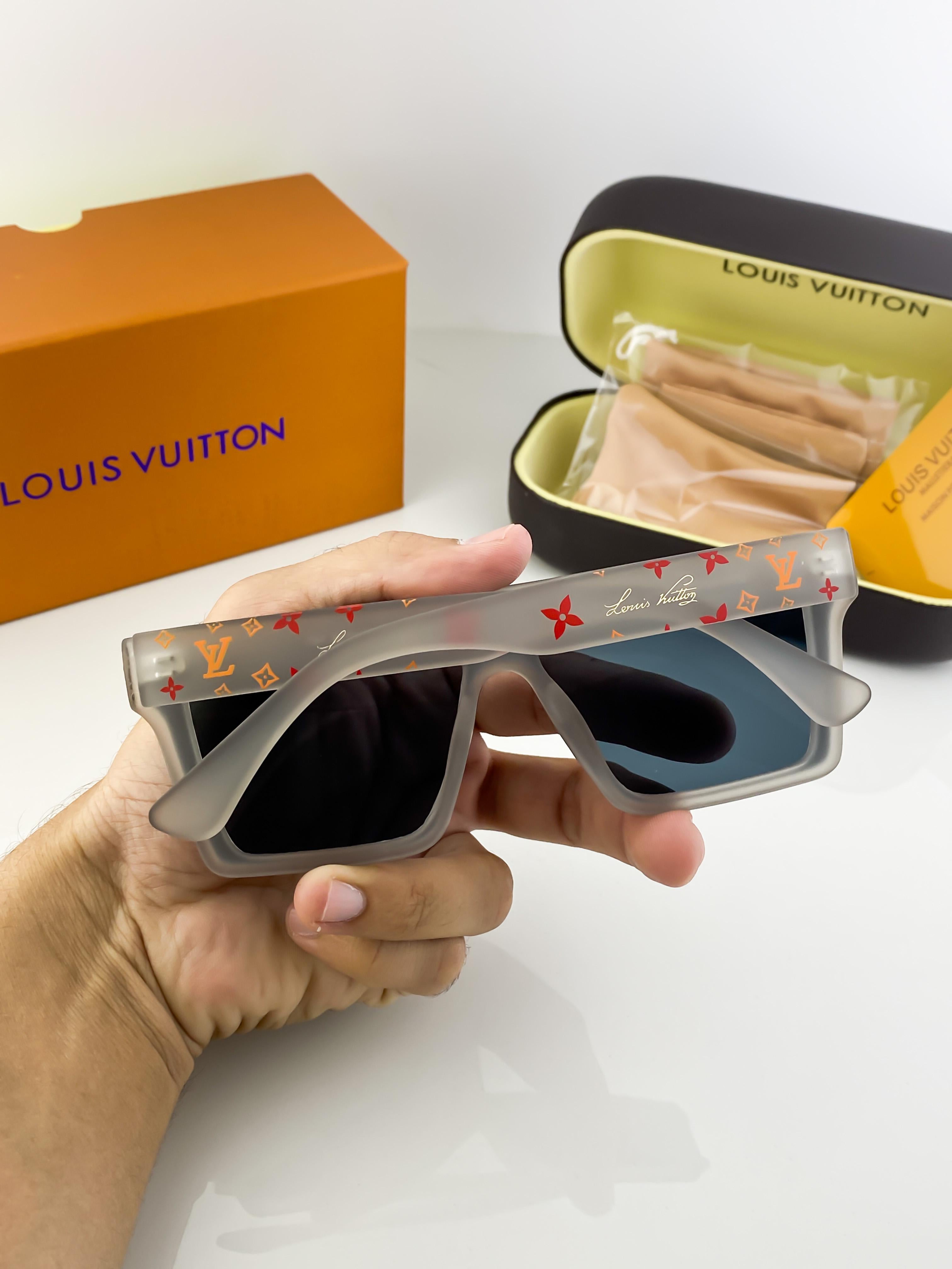 LO_UIS_ VUI_TTON_ 1166 B